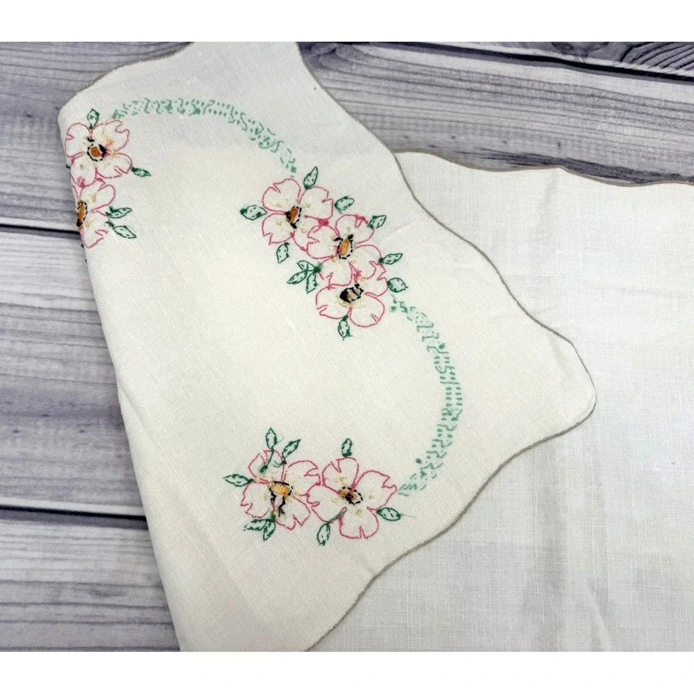VINTAGE EMBROIDERED TABLE RUNNER / SCARF 36